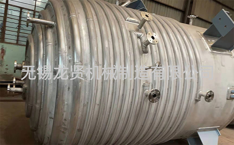 選擇半圓管生產(chǎn)廠家需考慮什么？